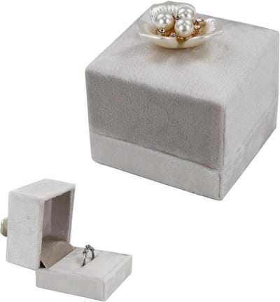 Vintage Ringdoos van Flanel voor Trouwen en Verloving - 6 x 6 x 5 cm, Grijs, Ideaal voor Sieradenopslag en Cadeaus
