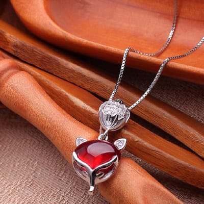 Gloednieuwe sterlingzilveren 925 zirkonia-ketting met modieuze rode granaat vossenkop sleutelbeenketting black