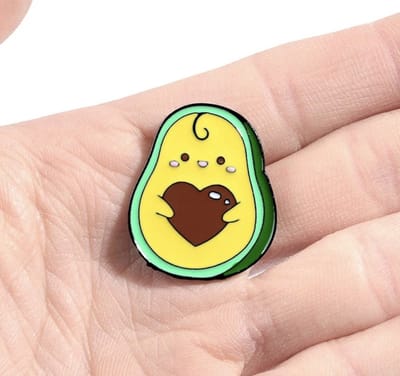 Akyol - Avocado broche - Avocado Broche - Broche - avocado- woonkamer - Cadeau - enamel broche - broche pins - kledingspeld – pin - Bedankje – leuke broche - verjaardag cadeau - cadeau