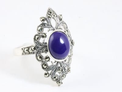 Opengewerkte zilveren ring met lapis lazuli en marcasiet - maat 19