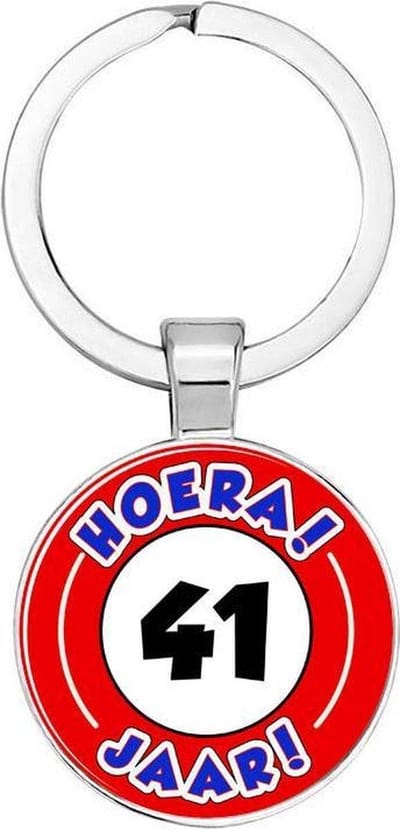 Akyol - Hoera 41 jaar Sleutelhanger - Verjaardag - Jarige job - Leuke kado voor iemand die bijna jarig is - 2,5 x 2,5 CM