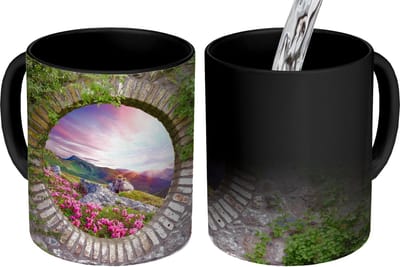 Magische Mok - Foto op Warmte Mokken - Koffiemok - Landschap - Bloemen - Doorkijk - Berg - Magic Mok - Beker - 350 ML - Theemok