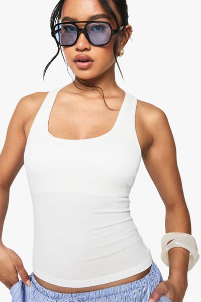boohoo Dames Ingebouwde gevoerde zachte geribbelde tanktop met racerback | Wit | Maat: 34