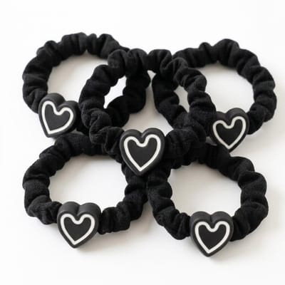 Zwarte haar elastiekjes met hart detail – set van 5 – elastische scrunchies voor dames – zwart haar accessoire met hartje