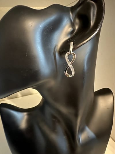 Zirkonia infinity drop oorbellen || Make up | Parfum | Moederdag | Verjaardagscadeau| Cadeautje| Valentijnsdag| Kado | sieraden | vaderdag | oorbellen | oorsieraden