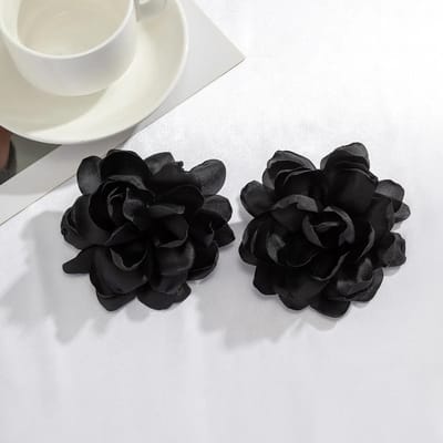 Boucles d'oreilles puces à grosses fleurs exagérées pour femmes Pétale en tissu duveteux Boucles d'oreilles de fête romantique Mariage Tendance Bijoux white