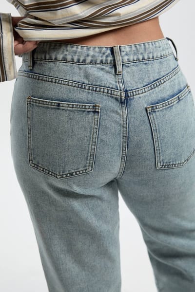boohoo Dames Plus Basics Gespleten Zoom Rechtspijpen Jeans | Lichtblauw | Maat: 48