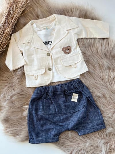 vest, short , t-shirt -luxe baby pak -jongensset-jongenspak- drie delige katoenen baby set- kleur wit beige blauw-3 tem 6 maanden
