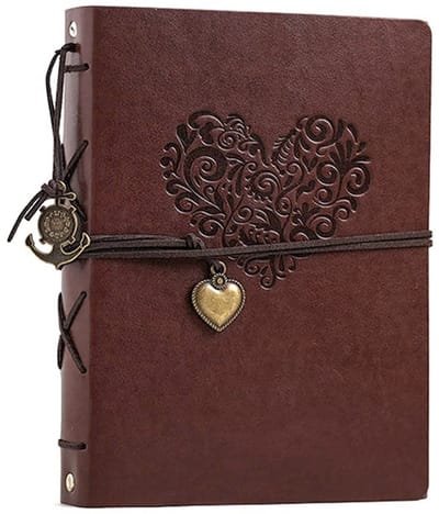 Ultiluxe® Fotoalbum met hart - Bruin - Fotoboek - Vintage look - 60 zwarte pagina's - Leder look foto album met ringen - 17 x 22 cm - Plakboek volwassenen - Fotoboekje, gastenboek, scrapbook, journal, foto's, huwelijk - Cadeau geschenk