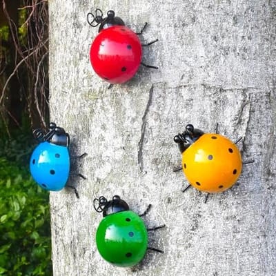 Kleurige metalen lieveheersbeestjes set voor tuin en balkon - 3D ornamenten set van 4
