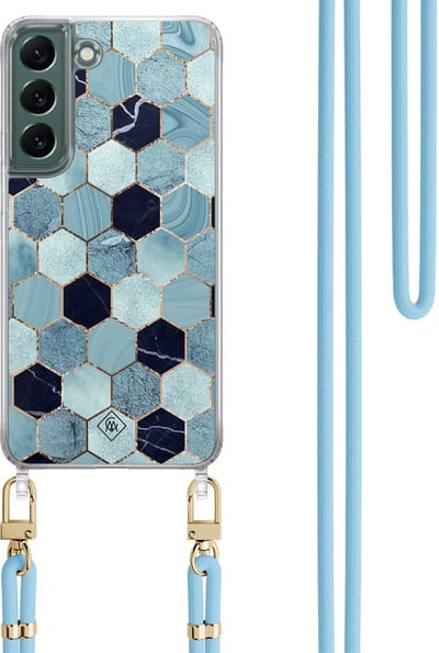 Casimoda® hoesje met lichtblauw koord - Geschikt voor Samsung S22 Plus - Blue Cubes - Afneembaar koord - TPU/polycarbonaat - Blauw