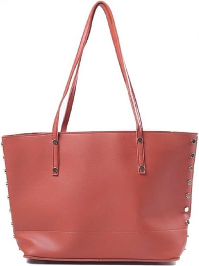 Een elegante en zeer handige shopper om erbij te hebben. De tas is voorzien van goudkleurige metalen studs. Aan de bovenkant is de tas afsluitbaar met een goudkleurige rits. De tas heeft een praktische bodemversteviging. Voor uzelf of Bestel Een Kado