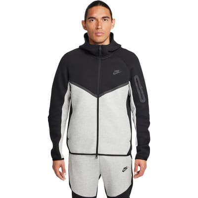 Nike tech fleece full-zip hoodie in de kleur zwart.