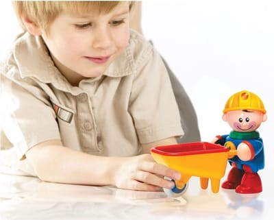 Tolo First Friends Speelfiguur - Bouwvakker met kruiwagen