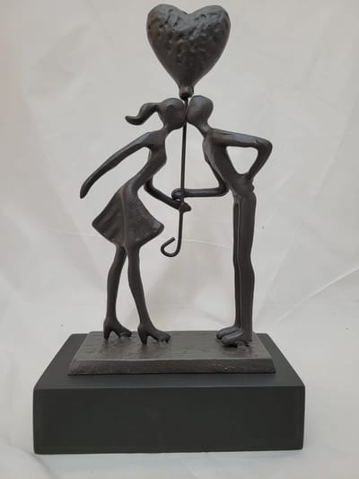 sculptuur de echte liefde vinden - metaal en steen - brons - 5x12x25