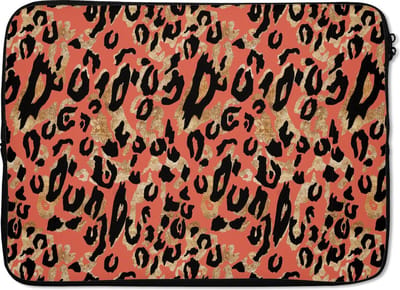 Laptophoes 13 inch - Panterprint - Patronen - Roze - Laptop sleeve - Binnenmaat 32x22,5 cm - Zwarte achterkant