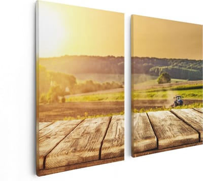 Artaza Canvas Schilderij Tweeluik Tractor in het Veld met Houten Planken - 80x60 - Foto Op Canvas - Canvas Print
