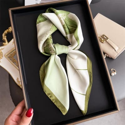 Écharpe Carrée en Soie à Imprimé Floral de Luxe pour Femmes Hijab Bandeaux pour Cheveux 70cm Foulard de Cou Foulard Satiné Feminin Bandeau pour Cheveux 70x70cm white