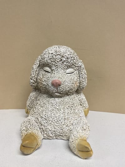 Decoratief polyresin slapend dier - schaap - hoogte 20x19x17 cm - Voor binnen & buiten - Woonaccessoires - Woondecoratie - Decoratieve beelden