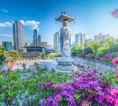 De Bongeunsa Tempel in het Gangnam District van Seoul - Fotobehang (in banen) - 250 x 260 cm