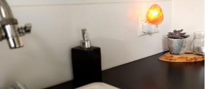 Himalaya zoutkristal nachtlampje 'maan' wit !! GRATIS VERZENDING !! (incl. gloeilampje merk Schiefer en adapter voor elk stopcontact)