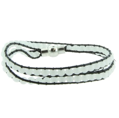 Behave - wikkelarmband met witte kralen - minimalistische trendstijl