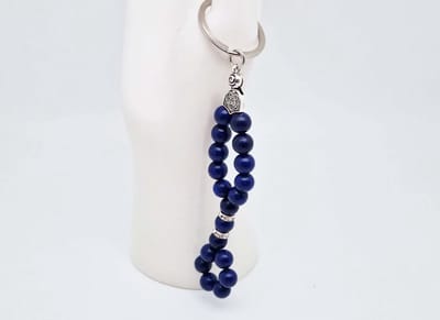 Handgemaakte Herinnering Sleutelhanger van natuursteen " Azuur" en metaal - diameter kralen 8mm - Aantal stenen 19 - Een mooi cadeau-idee en een bijzonder aandenken