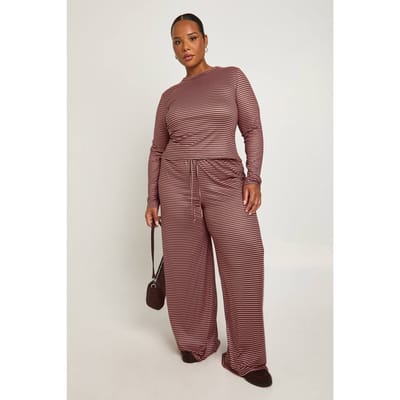 boohoo Dames Plus Gestreepte Lange Mouw Getailleerde Top En Wijde Pijpen Broek | Chocoladebruin | Maat: 44