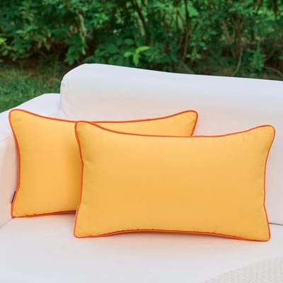 Set van 2 Gele Waterdichte Buiten Kussenhoezen, Decoratieve Rechthoekige Kussenhoezen met Oranje Rand voor Tuin, Sofa en Tent (30x50cm)