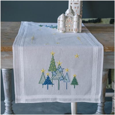 Vervaco - Loper kit - Kerst - Moderne dennenbomen - PN-0198052 - Borduren - Borduurpakket - Borduurpakket volwassenen - Borduurpakket kind