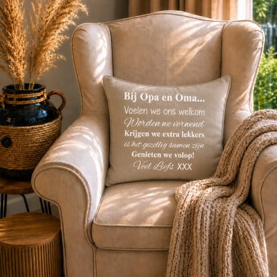 Kussen kussenhoes met tekst bedrukt cadeau | Opa en Oma | beige met opdruk wit | 50x50 cm | vaderdag verjaardag opa man feestdagen sinterklaas kerstmis hoera jullie worden grootouders