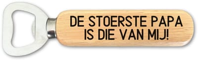 Bieropener - 'De Stoerste Papa Is Die Van Mij' - Perfect Vaderdag Cadeau - Grappig en Persoonlijk Geschenk voor je Vader - Stoer en Duurzaam voor Elke Bierliefhebber
