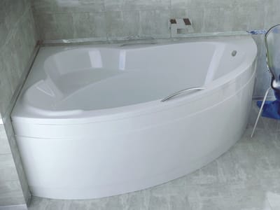 Badland ADA hoekbad 160 x 100 cm links wit met styropor ombouw