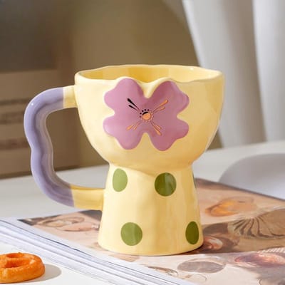 Bloemen Hoge Voet IJscoupe met Handvat Keramische Kop Dessertkop Meisjeskop Creatieve IJscoupe Sapmok 350ml beige