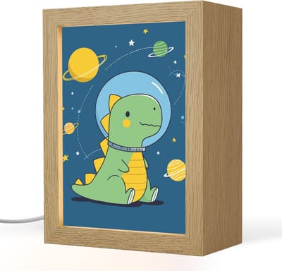 Nachtlampje 15x20 cm - Kinder lampje - Dino - Ruimte - Planeten - Tafellamp kinderkamer - Slaapkamer lamp - Bedlamp kinderen - Kinderlampje stopcontact - Wandlamp babykamer - Nachtlampjes