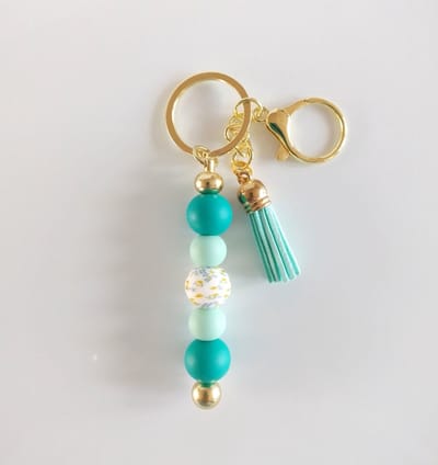 Sleutelhanger, tashanger met kralen en kwastje | teal, aqua | goudkleurig