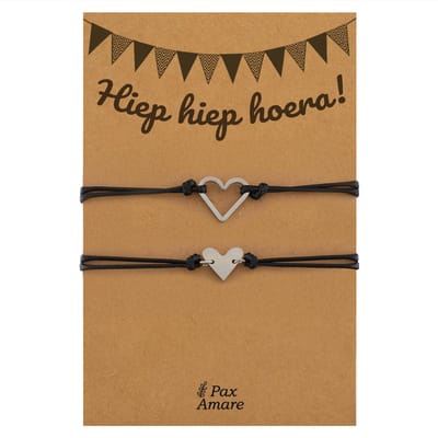 Vriendschapsarmbandjes voor 2 "Hiep Hiep Hoera" - Leuke Hartjes - BFF Armbandjes met Verjaardags Cadeau Kaartje - Zilverkleurig - Elastisch Verstelbaar - Pax Amare