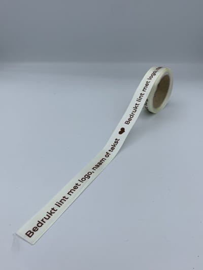 Bedrukt Wit Satijnen Lint - Bruine Tekst - 400 meter - 15mm - eigen tekst - eigen logo - chique inpakken