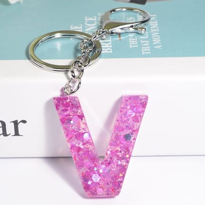 Sleutelhangers of voor je tas van A tot Z - met een pompon of kwastje - met letter - mooi design - handgemaakt - sleutelhangers - design - mode - goud - zwart - blauw - roze- rood