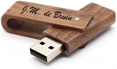 Walnoot hout uitklap 128GB 3.0 usb stick met naam tekst of logo bedrukken
