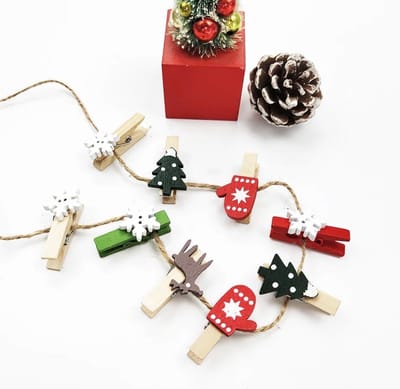 Akyol - Kerst - Kerst accessoire - 10 stuks– decoratie - kerst decoratie - kerst mini wasknijpertjes - christmas - verjaardag – verassing – merry christmas – cadeau – versiering - feestdagen - kleine wasknijpers kerst - kerst decoratie - mi