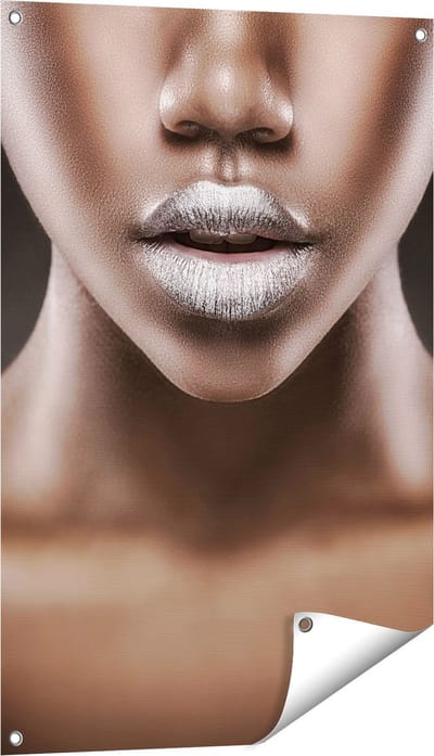 Gards Tuinposter Zilveren Lippen van een Afrikaanse Vrouw - 60x90 cm - Tuindoek - Tuindecoratie - Wanddecoratie buiten - Tuinschilderij