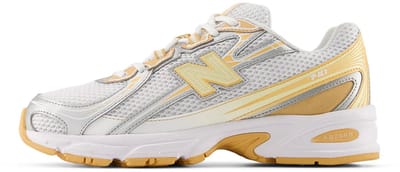 New Balance 740 - Sneakers - Unisex - White Peach