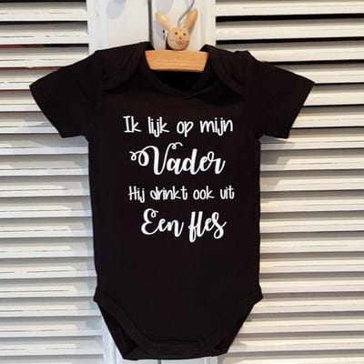 Baby Romper zwart met tekst bedrukking Ik lijk op mijn vader. Hij drinkt ook uit een fles | korte mouw | zwart wit | maat 74/80 cadeau  bekendmaking zwangerschap aanstaande baby jongen