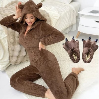 Dames onesie pyjama met pantoffels – Warme bruine fleece beer jumpsuit met capuchon & rits – Maat M – Pluche nachtkleding set