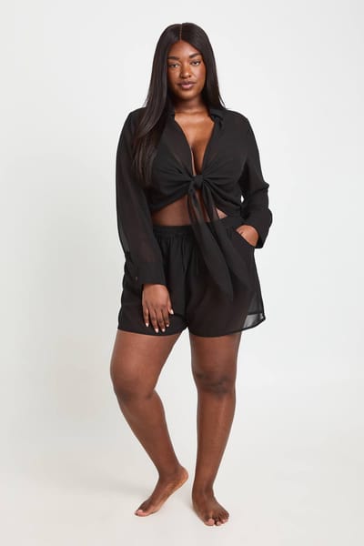 boohoo Dames Plus Chiffon Strandshort | Black | Maat: 26