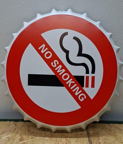 No Smoking Metalen bierdop wandbord - 35cm Rond - Mancave - Wand Decoratie - Metal sign - Mancave decoratie - Decoratie - Metalen bierdoppen - Tekst borden - Metalen bord