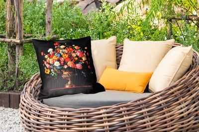 Buitenkussen Weerbestendig - Goud - Bloemen - Kleuren - Vaas - 50x50 cm