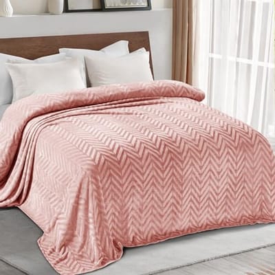 Knuffeldeken met chevron patroon - 150 x 200 cm, warme en zachte fleecedeken in roze