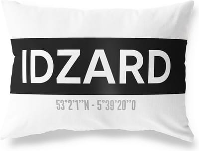 Tuinkussen IDZARD - FRIESLAND met coördinaten - Buitenkussen - Bootkussen - Weerbestendig - Jouw Plaats - Studio216 - Modern - Zwart-Wit - 50x30cm